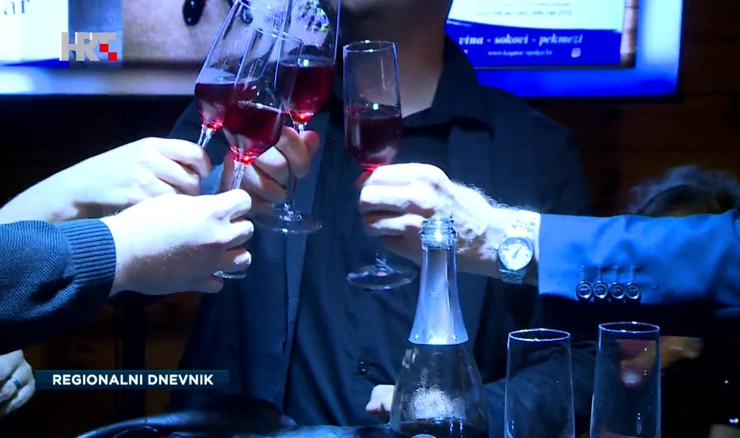 Prvi hrvatski pjenušac od kupina stiže iz Čalinca