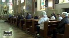 Vjernici sudjeluju u obredima Velikoga petka