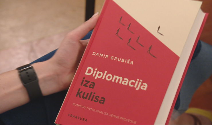 Damir Grubiša predstavio knjigu "Diplomacija iza kulisa"