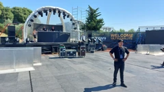Alek El-Kazal ispred jedne od pozornica na kojoj će u subotu nastupiti hrvatski izvođači, Foto: Edo Gracin/Radio Split