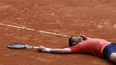 Đoković nakon trijumfa u finalu Roland Garrosa, Foto: Christian Hartmann/REUTERS