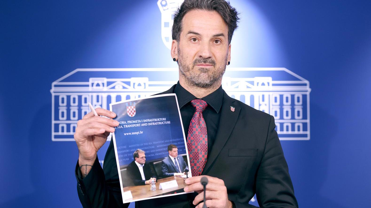 pxl 210426 150454456 20260421090809