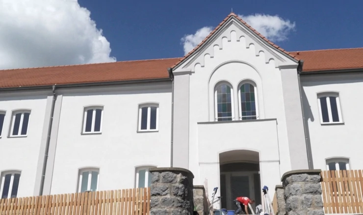 Obnovljena bolnička zgrada