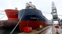 U 3. maju izvršena primopredaja broda i započela gradnja polarnog kruzera