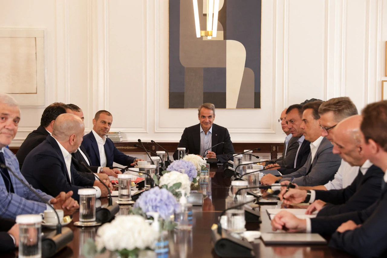 Mitsotakis s Čeferinom i predstavnicma vodećih grčkih klubova