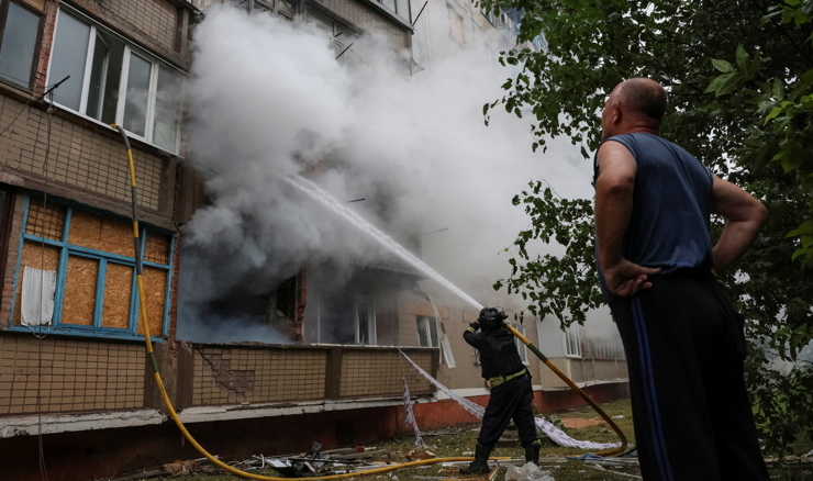 Najmanje pet ubijenih u žestokom bombardiranju istočnih gradova u Ukrajini