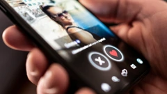 Zašto mladi sve češće ljubav traže preko interneta?