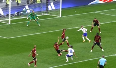 Kylian Mbappe puca preko gola , Foto: Leon Kuegeler/REUTERS