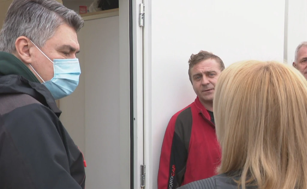 Milanović u kontejnerskom naselju u Sisku, Foto: HRT/HRT