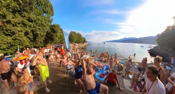 Smijeh, valovi i humanost: Mokre igre za pomoć djeci