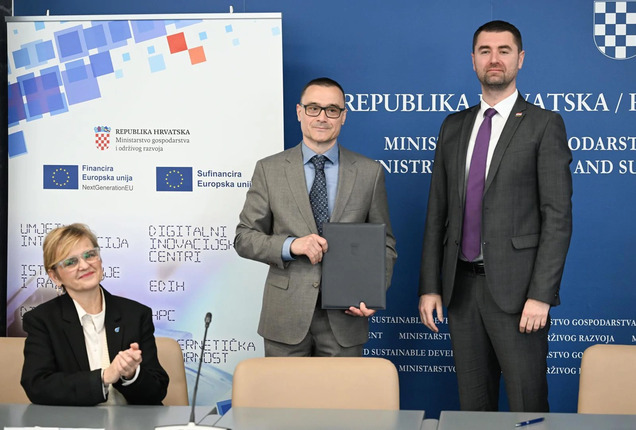 Potpisani ugovori za razvoj digitalnih inovacijskih centara, Foto: Davorin Visnjic/PIXSELL