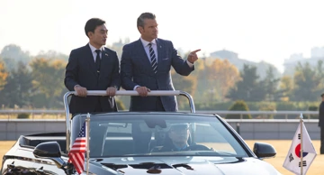 Pete Hegseth i Ahn Gyu-back