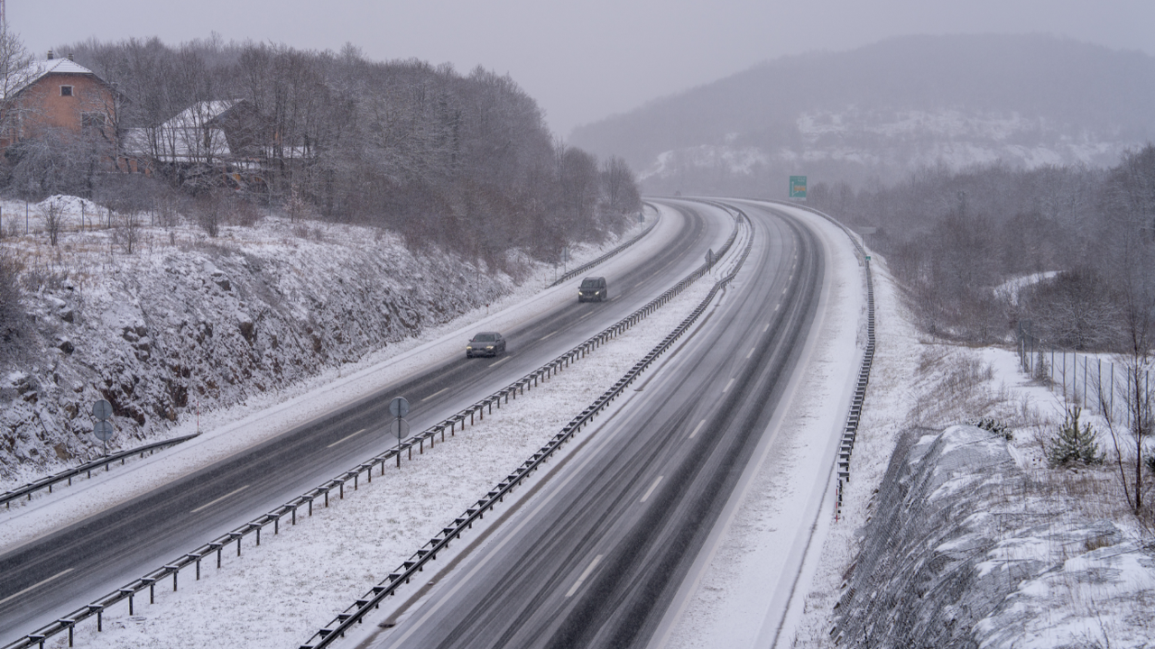 Zimski uvjeti na A1 između čvora Otočac i Gospić, Foto: Hrvoje Kostelac/PIXSELL